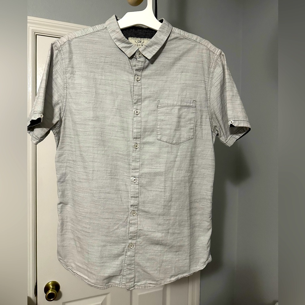 Casual Short Sleeve button down from Cotton On. Size M